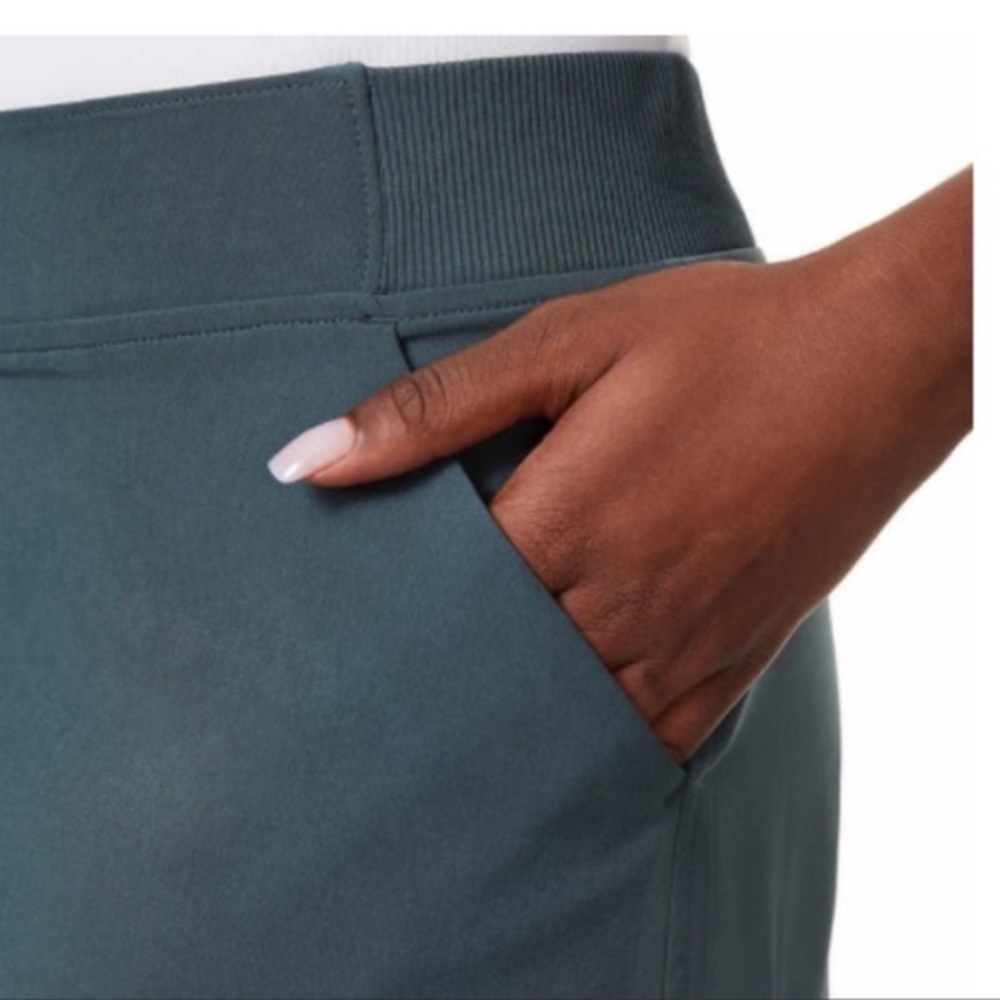 32 Degrees Cool NWT! Smoke Green Stretch Woven Skort Size M - Picture 2 of 14